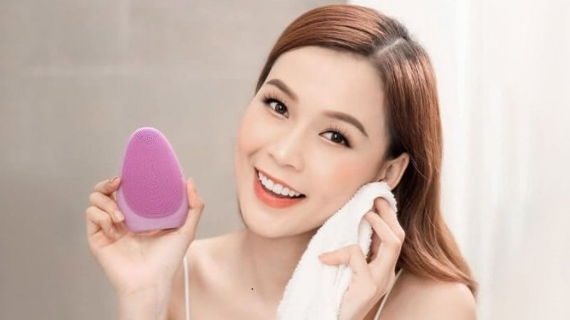 Có nên dùng chung máy rửa mặt không?